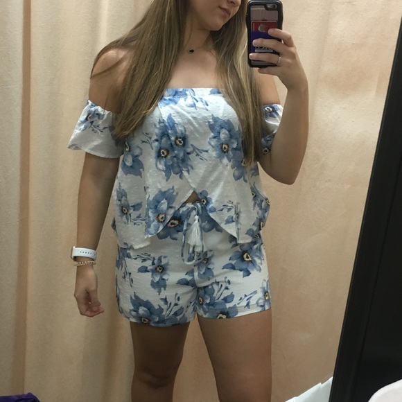 Boutique Two piece set - Picture 1 of 4